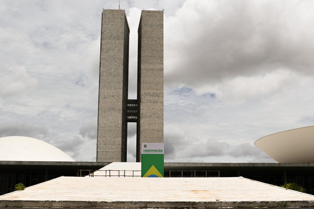 Anistia contra o povo