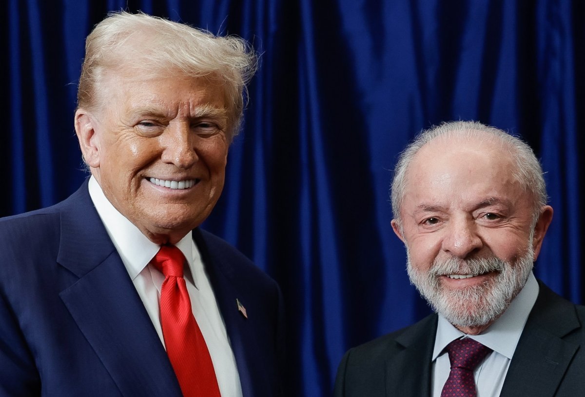 NO MUNDO DA LUA