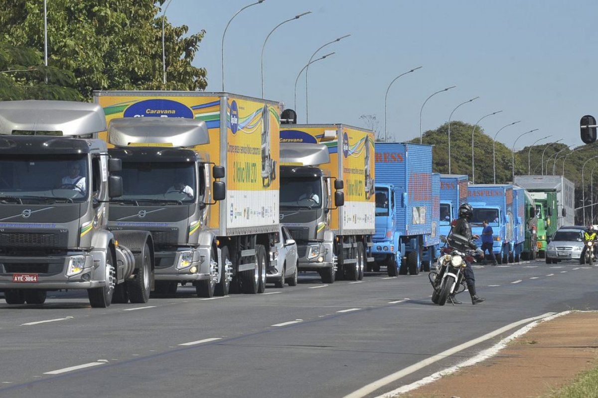 Demanda por caminhões crescem 45% no Brasil em 2021