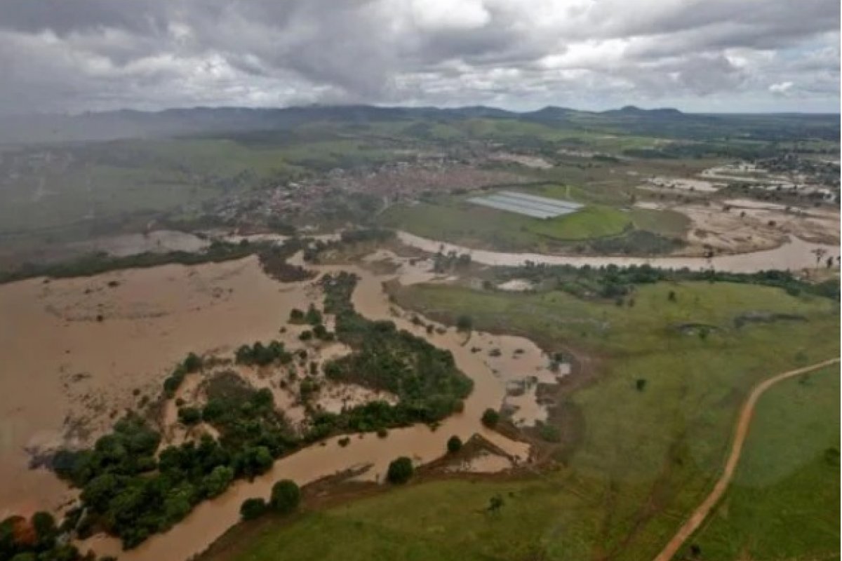 302 cidades brasileiras já declaram emergência devido aos temporais neste fim de ano