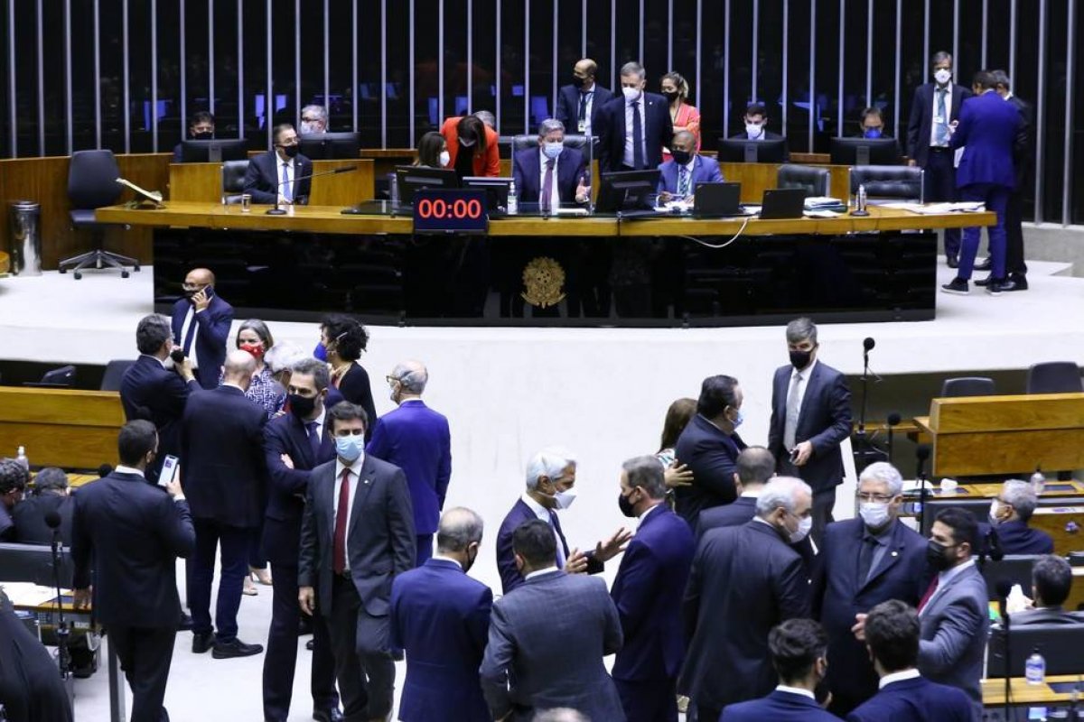 Câmara deve votar legalização dos jogos de azar e cultivo da cannabis para uso medicinal em 2022