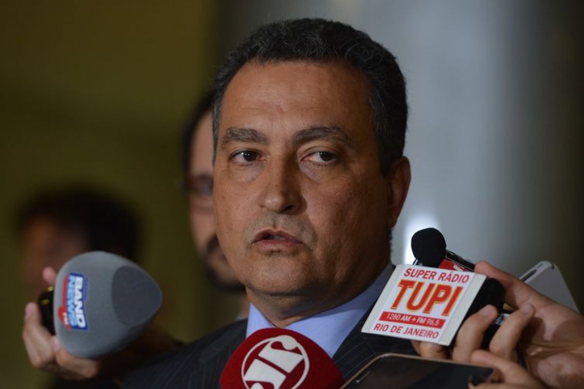 "Em 2022, vamos reparar danos", afirma Rui Costa em mensagem de Ano Novo