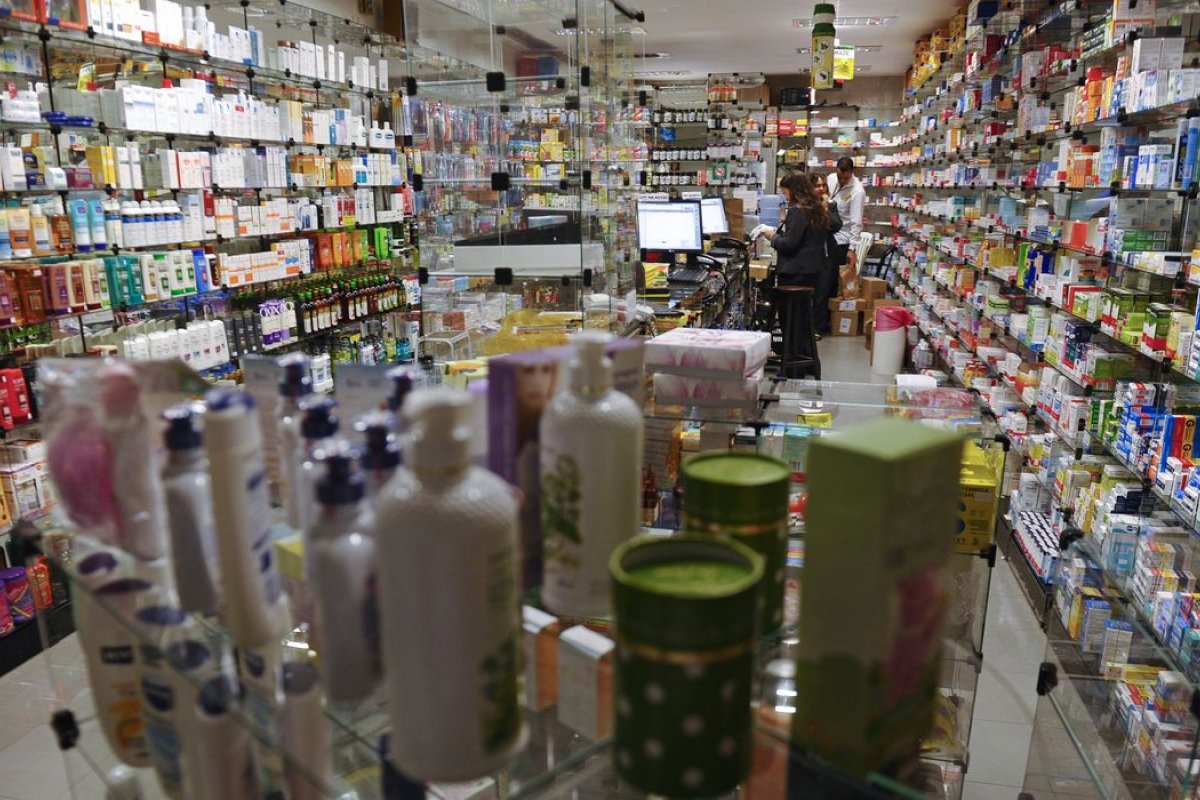 Procura por testes de Covid-19 em farmácias aumenta 44%