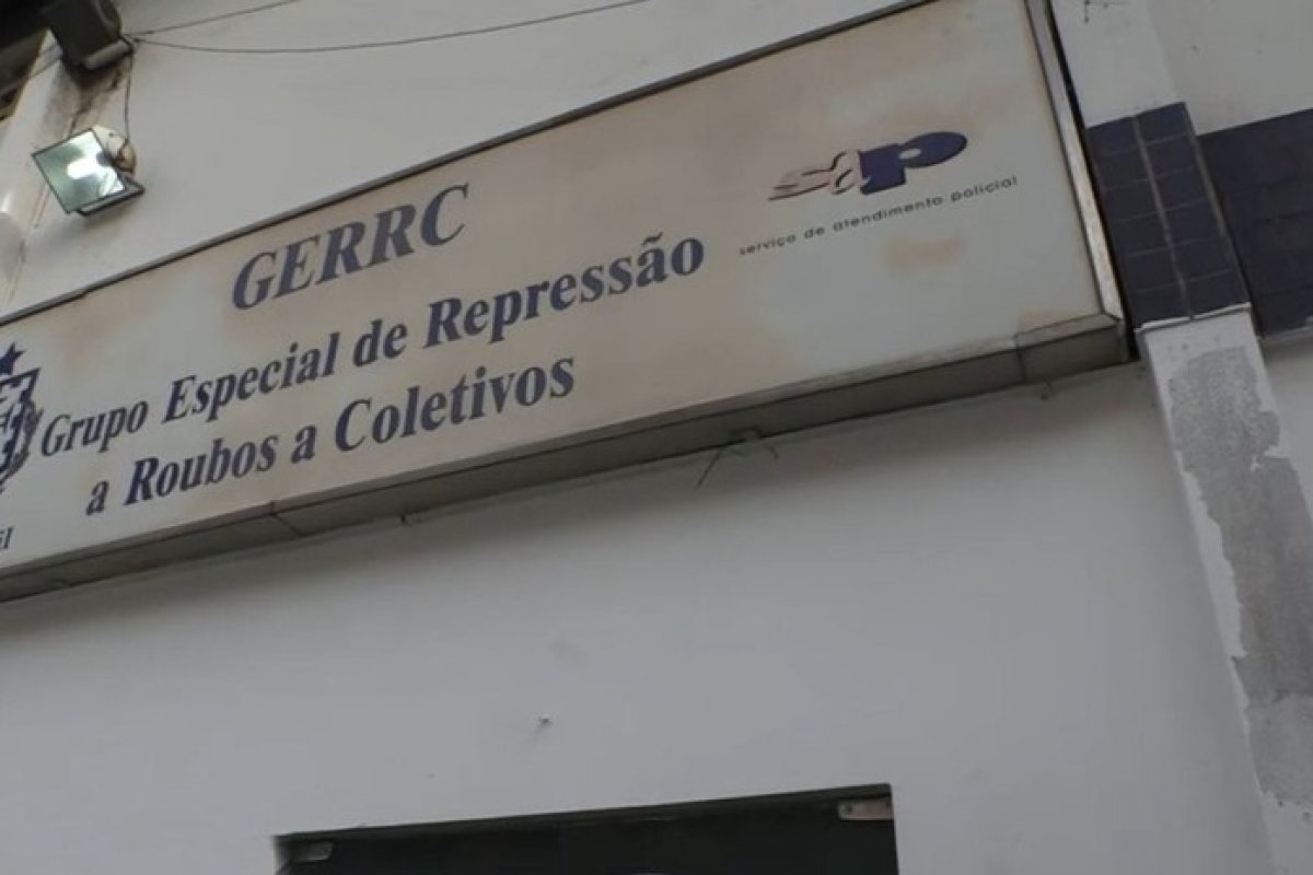 Dupla armada assalta ônibus no bairro da Boca da Mata, em Salvador