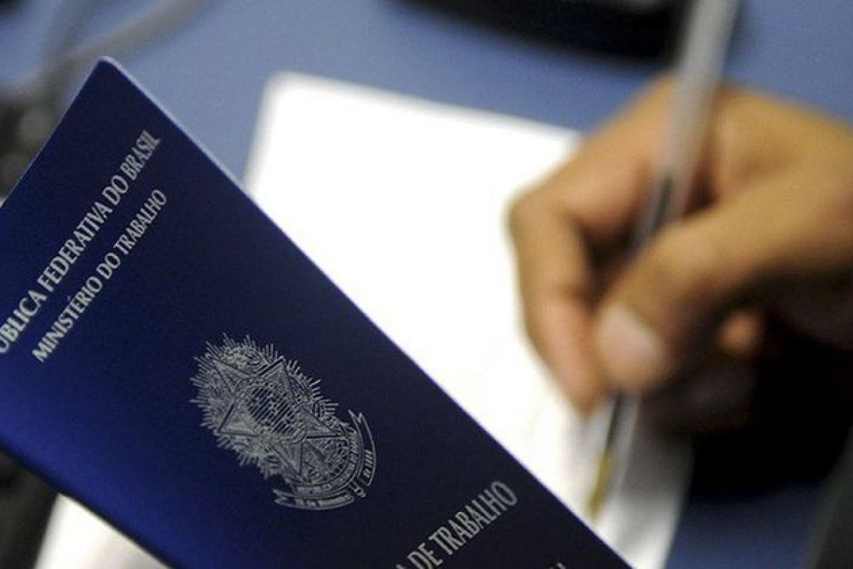 Com crescimento de vagas formais, projeção para mercado de trabalho em 2022 é positiva, afirmam especialistas