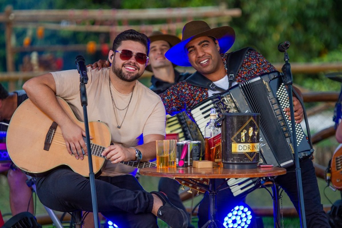 Bruno & Lucas presenteiam os fãs com mais duas faixas do DVD Na Pegada D'us Brutos