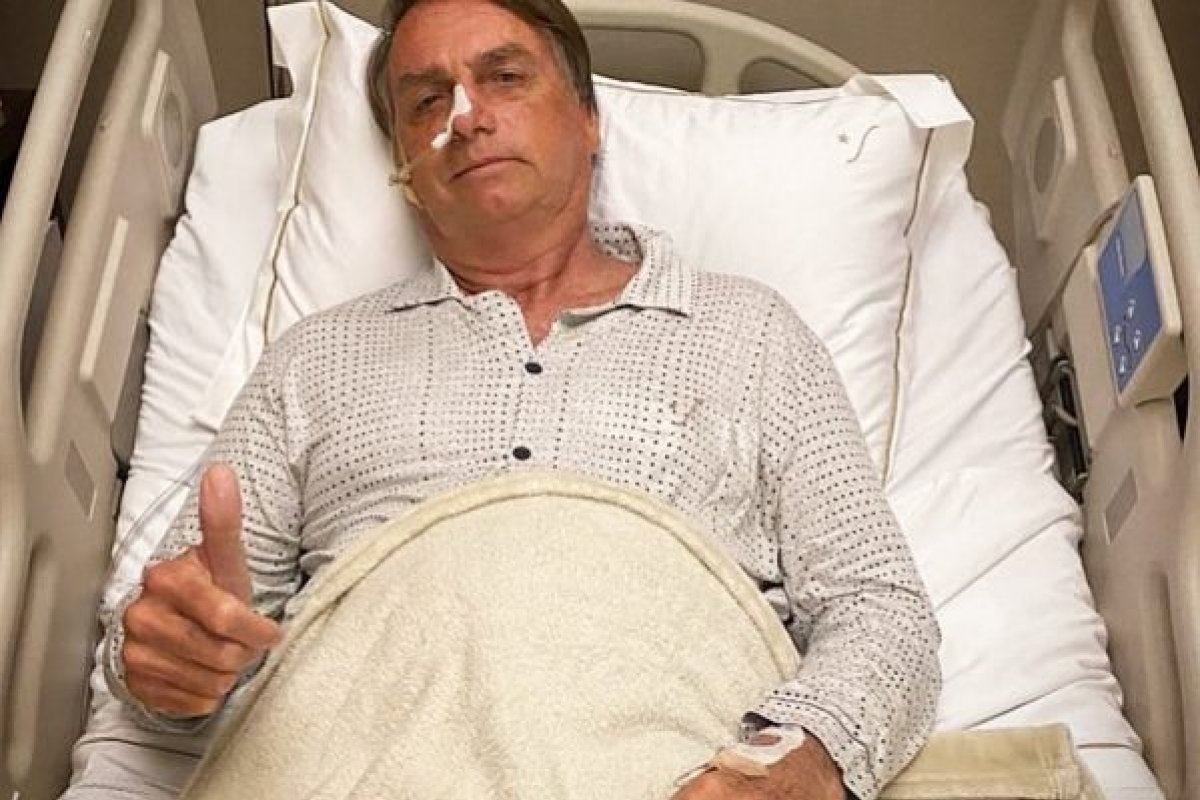 Flávio Bolsonaro afirma que presidente pode ter alta “qualquer momento”