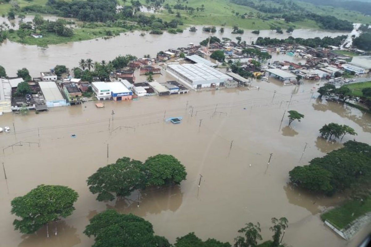 Mais de 815 mil pessoas foram atingidas pelas chuvas na Bahia, segundo a Defesa Civil 