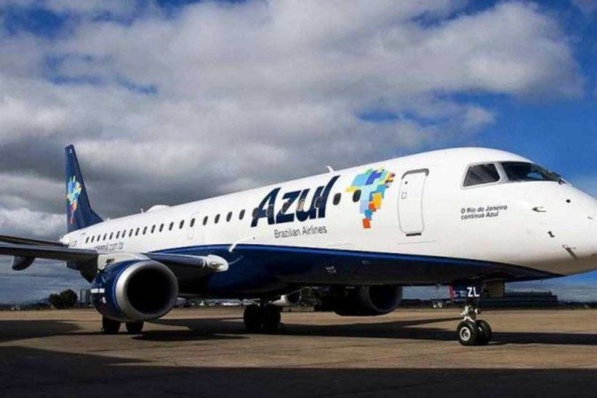 Alta nos casos de Covid-19 e H3N2 afasta tripulantes da Azul e já afeta voos