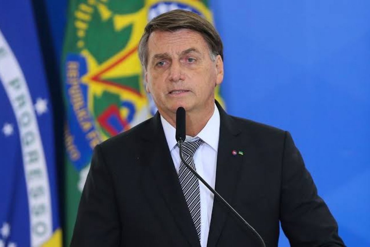 Saúde faz licitação para propaganda anti fake news da vacina