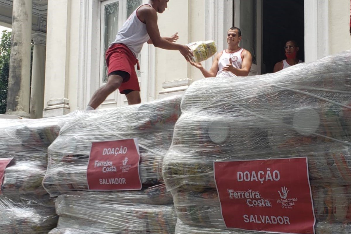 Corrente do bem: Ferreira Costa doa 1,5 mil cestas básicas   e é ponto de arrecadação de doações