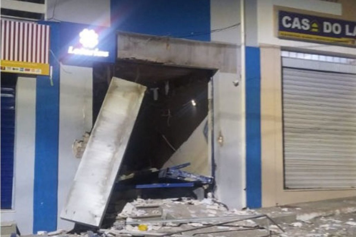 Casa lotérica é explodida e criminosos causam terror em São Félix, na Bahia 