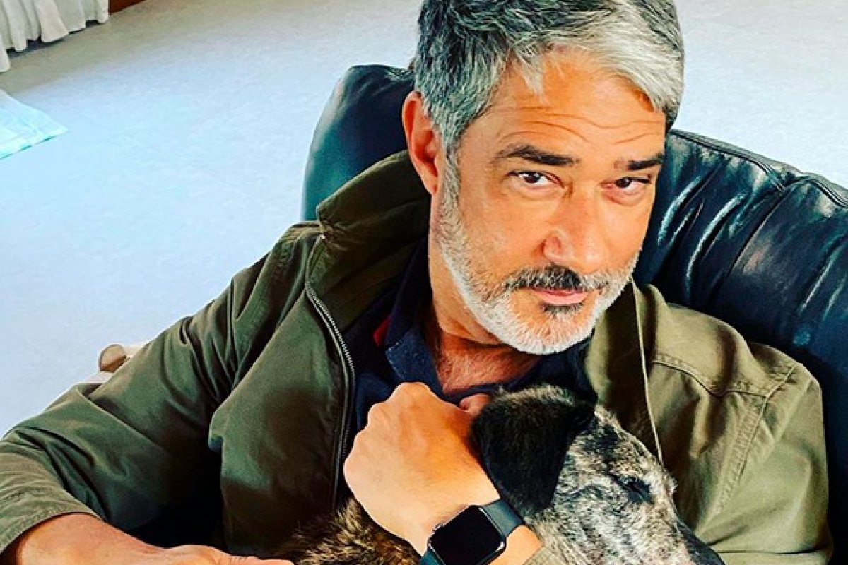 Após Renata Vasconcellos ser diagnosticada com coronavírus, William Bonner testa negativo para a doença