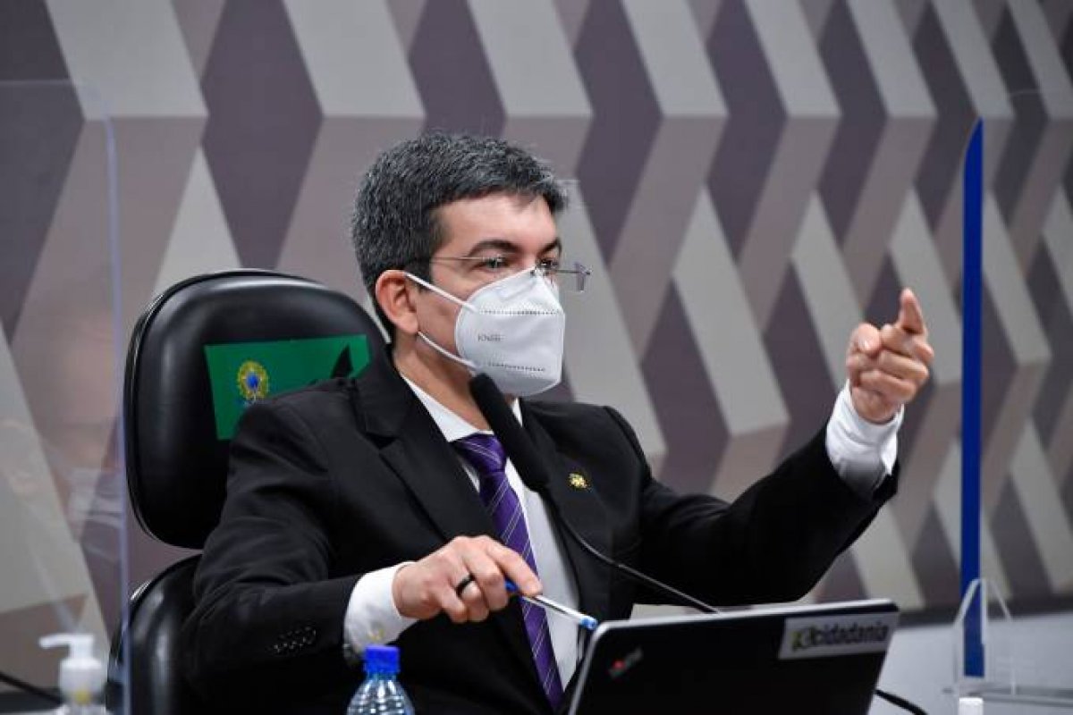 Senador Randolfe Rodrigues protocola pedido para nova CPI da Covid no Senado