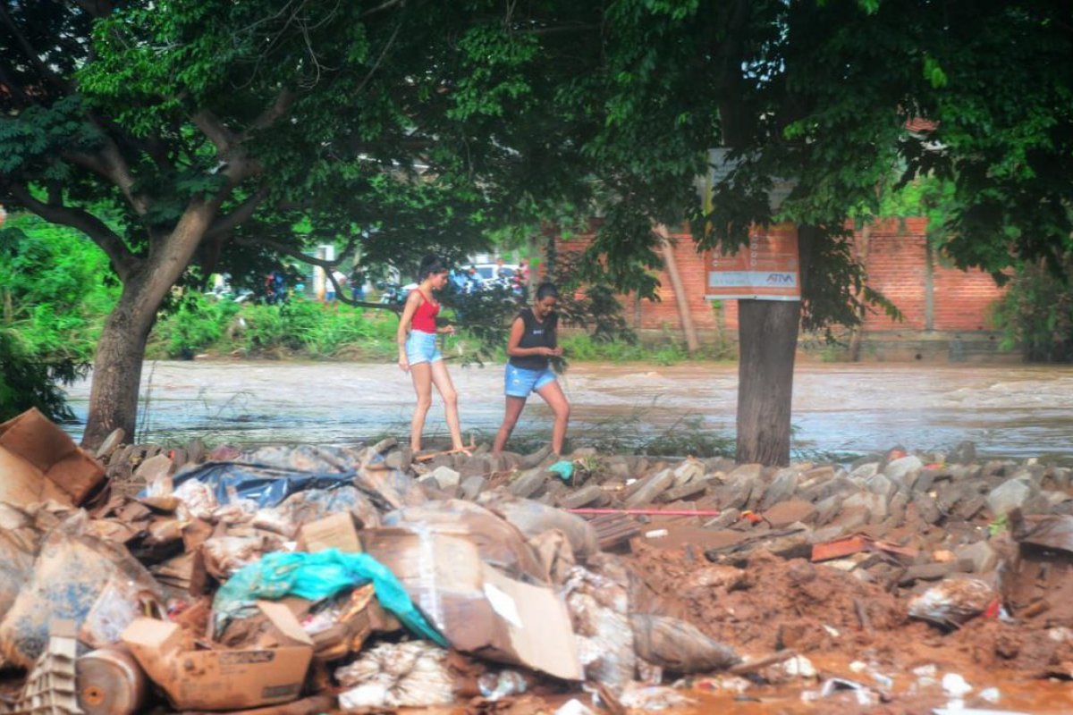Sobe para 24 número de mortos vítimas das chuvas em Minas Gerais