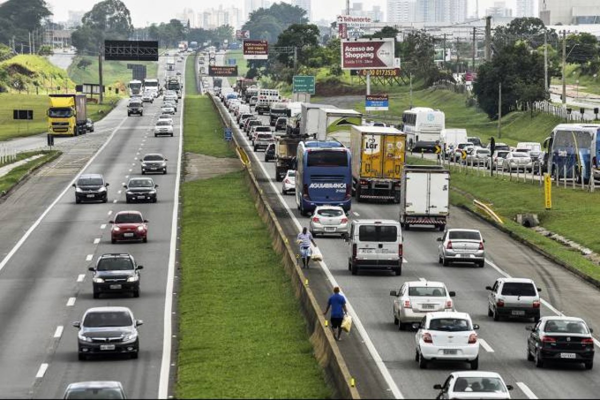 Parcelamento de multas de trânsito aumenta entre os brasileiros, diz pesquisa