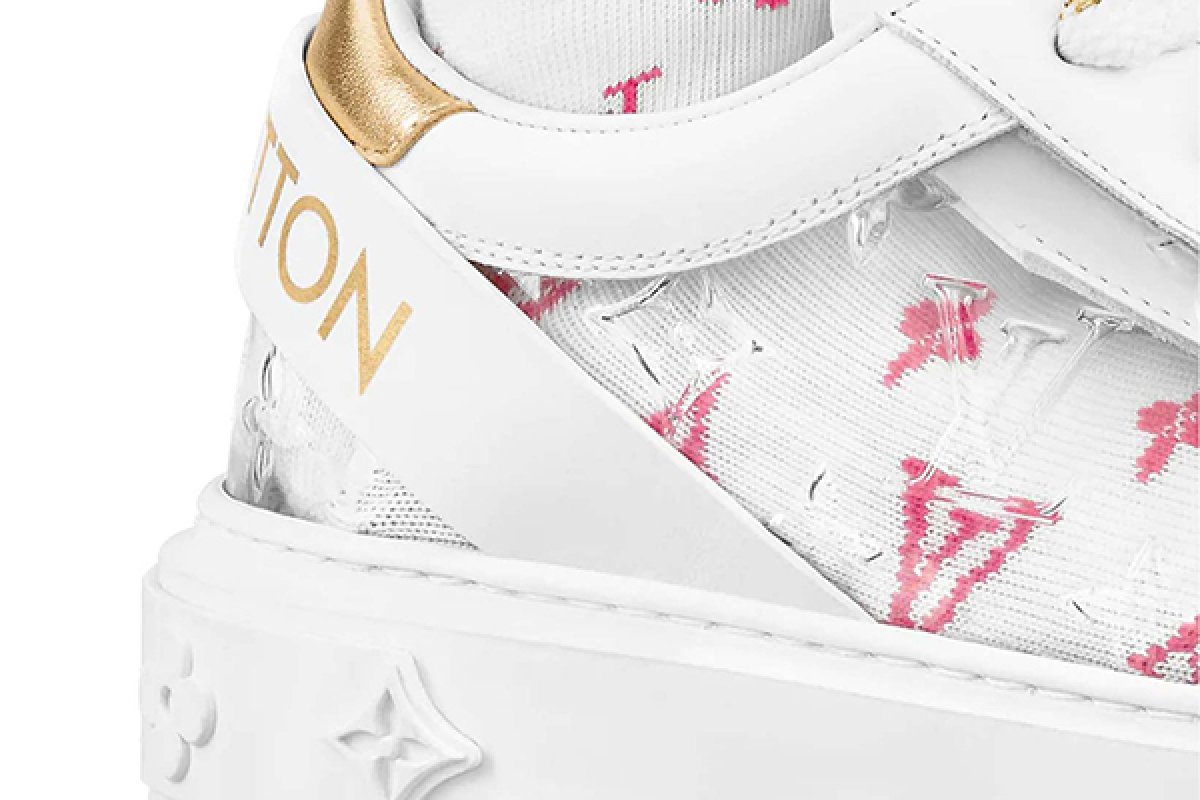 Pela primeira vez, Louis Vuitton lança tênis transparente 