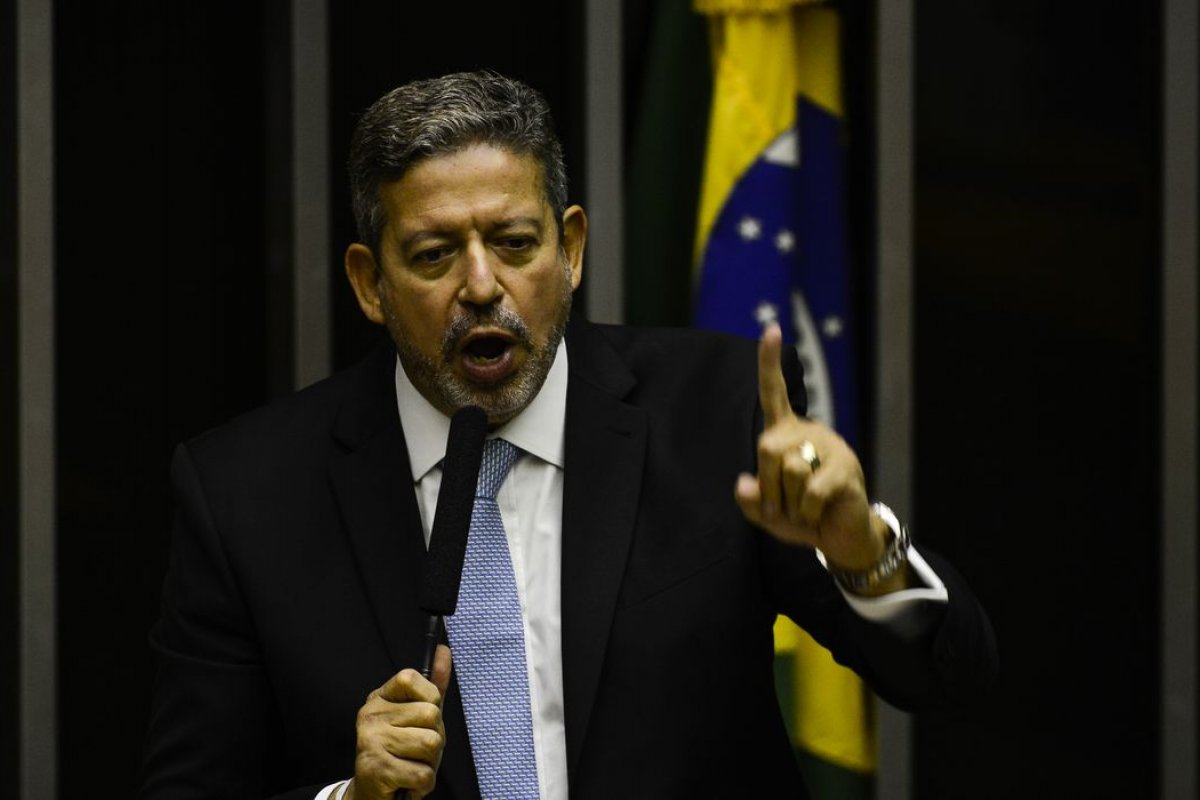 Lira cobra Senado e governadores pela alta da gasolina