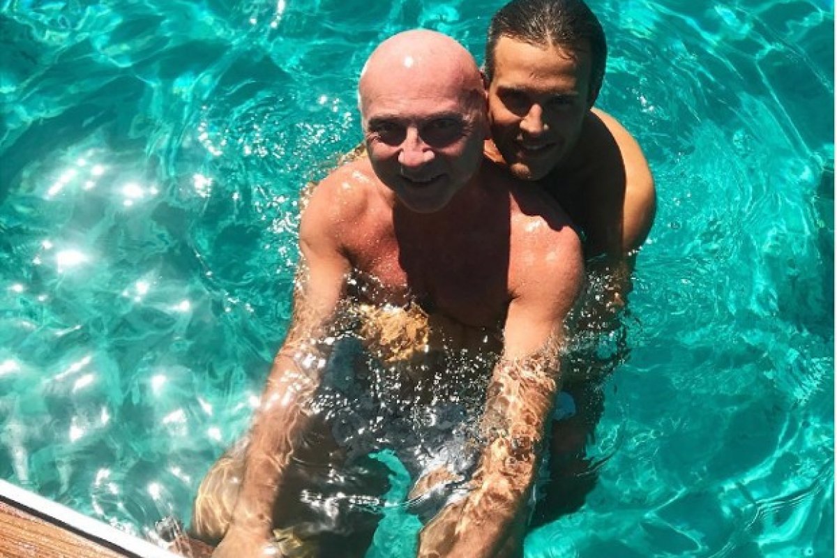Ao lado do namorado brasileiro, Domenico Dolce passa final de semana em Trancoso