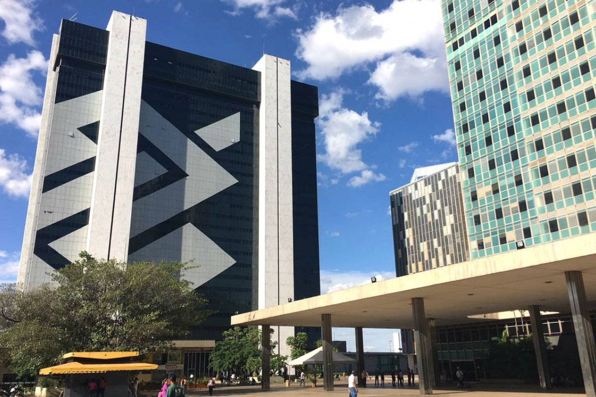 Justiça determina home office para empregados do Banco do Brasil