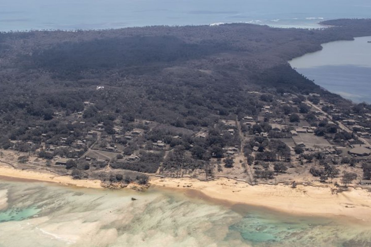 Tonga recebe primeiros voos de transporte com ajuda humanitária 