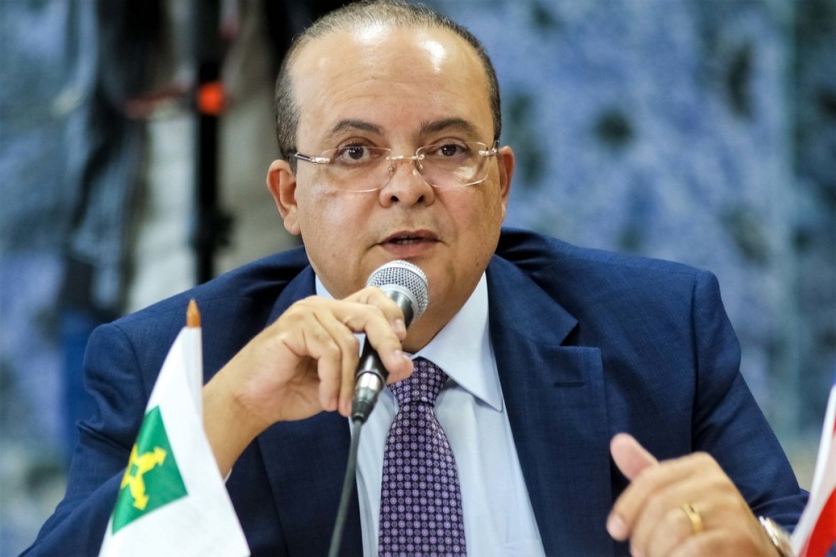 Governador do DF é internado após sofrer queda em casa