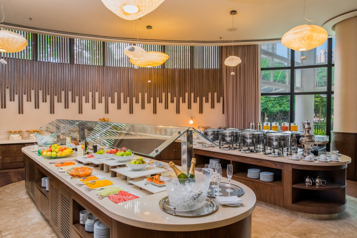 Wish Hotel da Bahia aposta em feijoada no Alto Verão