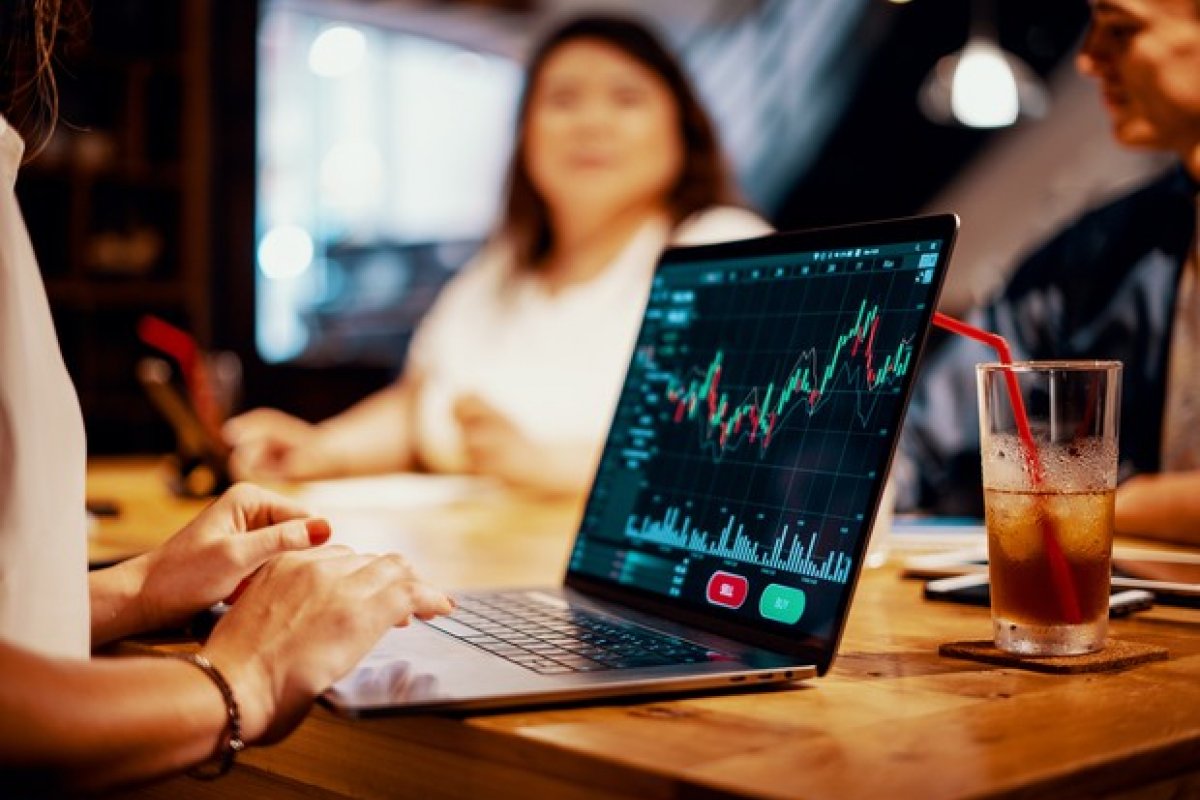 Investir é a principal meta de 2022 para brasileiros, aponta pesquisa