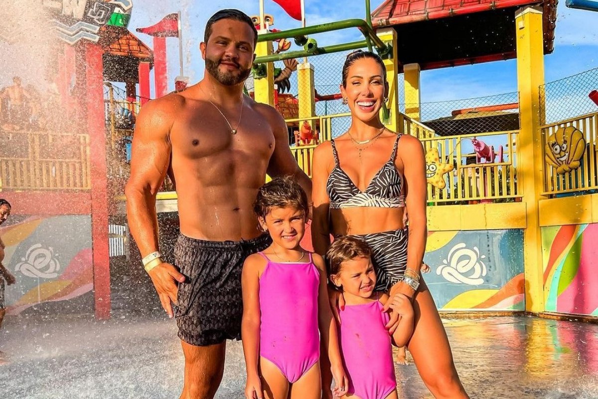 Bella Falconi aproveita momento de lazer com a família no Beach Park 