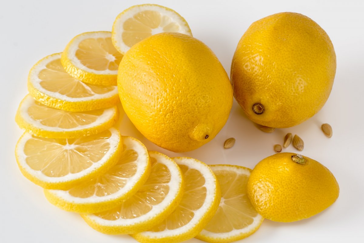 Frutas cítricas podem causar queimaduras graves e difíceis de tratar 