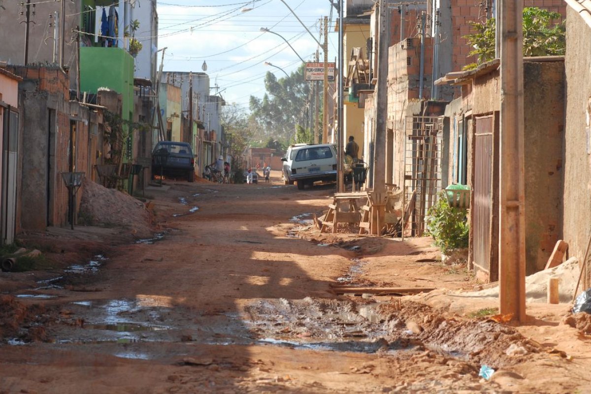 Ao menos 51% dos domicílios brasileiros pertencem a classe D ou E, aponta estudo
