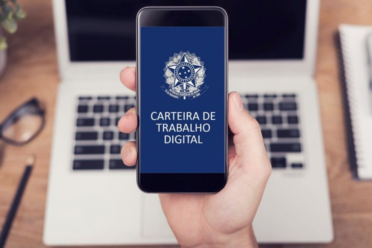 Carteira de trabalho digital já substitui a física, mas governo aconselha guardar antiga