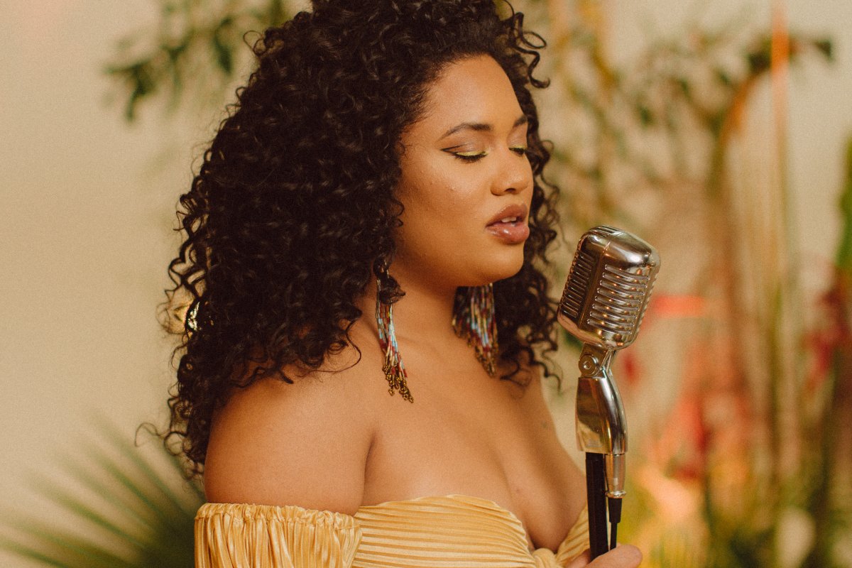 Iuna Falcão lança projeto Covers e canta músicas de grandes vozes brasileiras e internacionais 