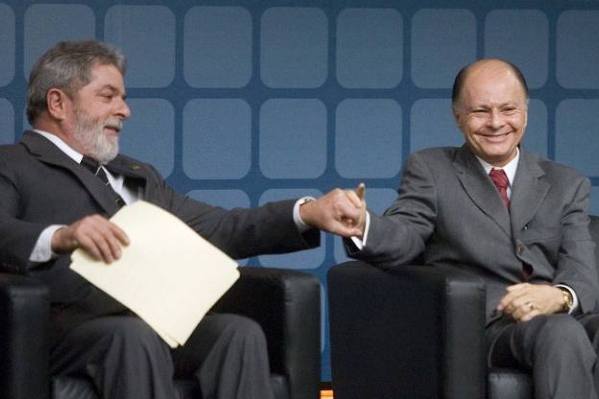Igreja Universal diz que cristãos não podem ser de esquerda