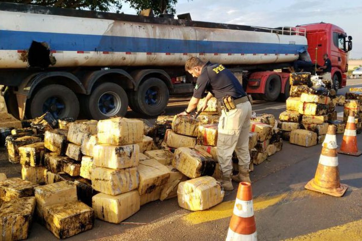 Quase 3 toneladas de maconha são apreendidas pelo PRF no Paraná