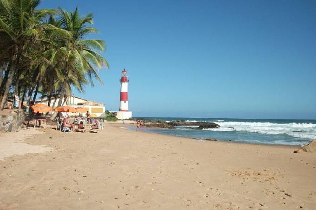 Em Salvador, adolescente é encontrado morto após se afogar em praia de Itapuã