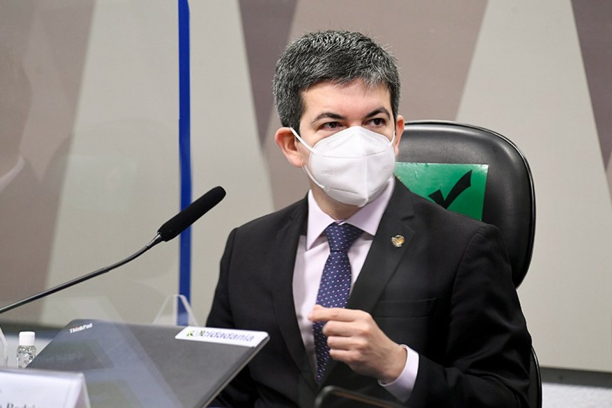 Randolfe anuncia diagnóstico positivo para Covid-19