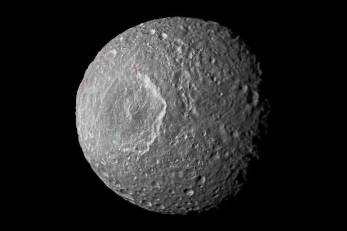 Lua de gelo de Saturno pode ser mundo oceânico “disfarçado”, mostra pesquisa