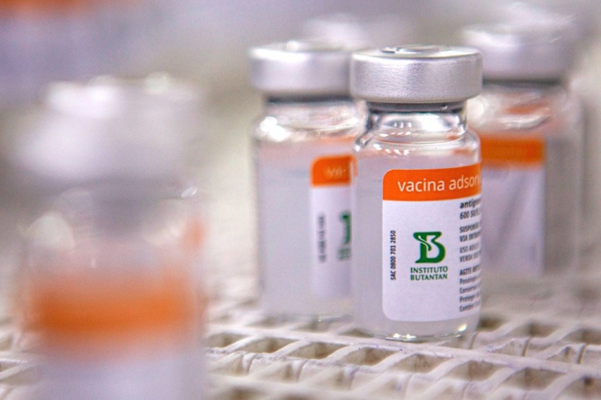 Ministério da Saúde envia 700 mil doses de CoronaVac para crianças a 12 estados