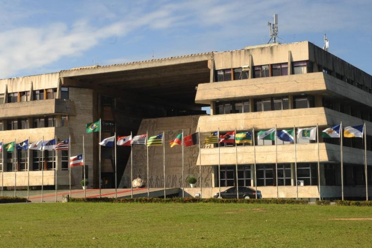 AL-BA: 22 deputados gastaram quase R$ 400 mil com assessoria e divulgação de mandato