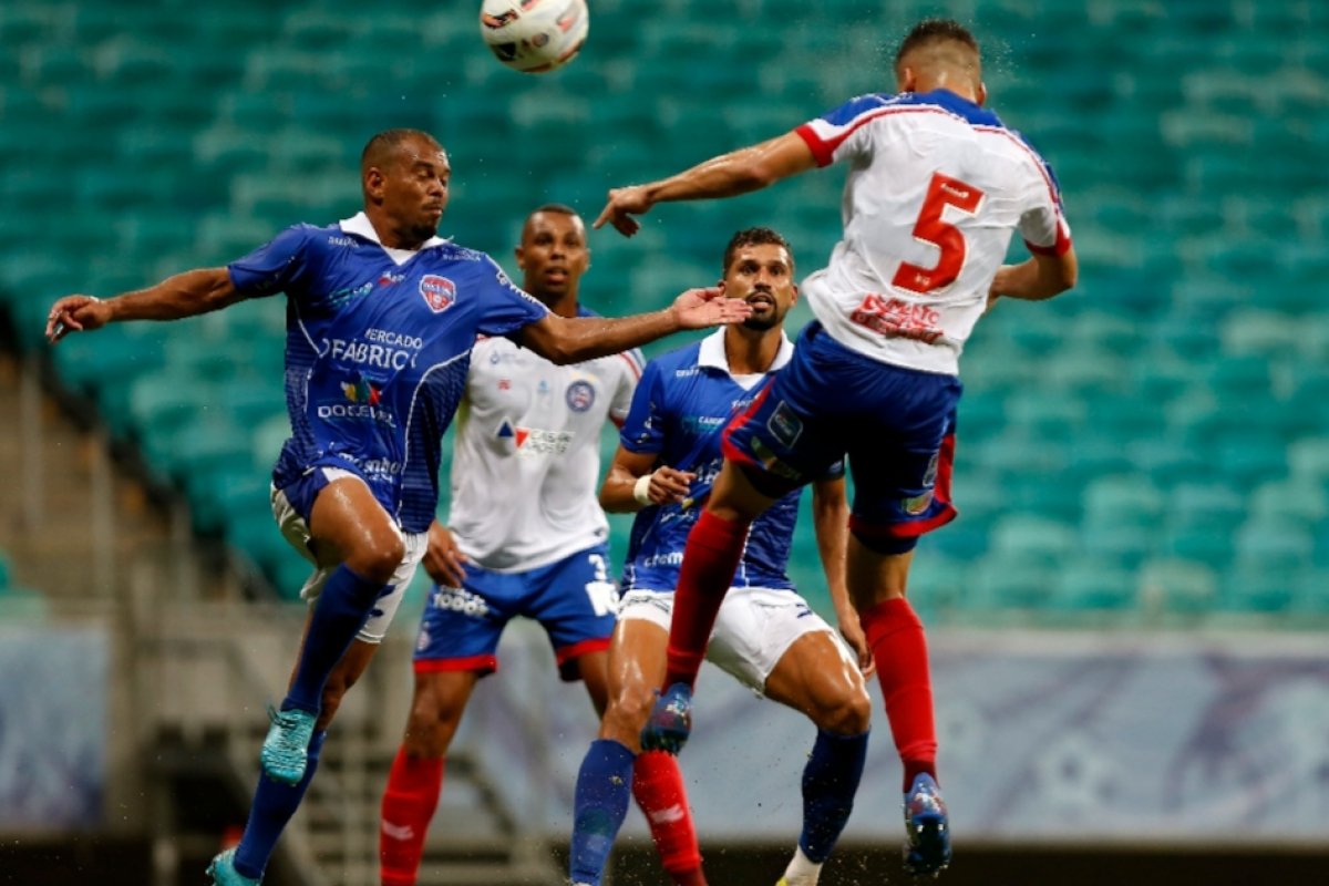 Bahia bate Doce Mel e vence primeira no Baianão