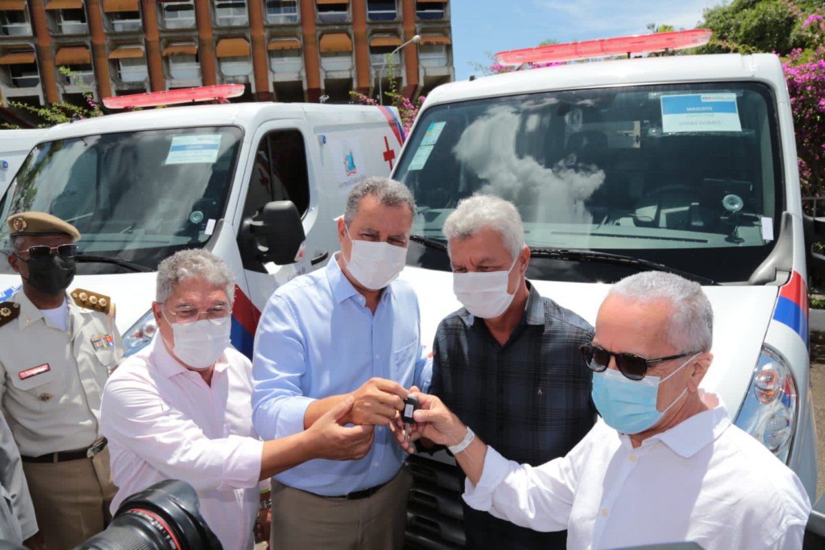 Rui Costa entrega 15 novas ambulâncias e anuncia abertura de leitos Covid-19 