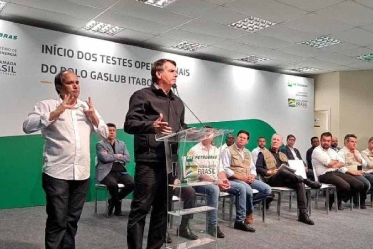 "Quer voltar à cena do crime", diz Bolsonaro em alusão a Lula