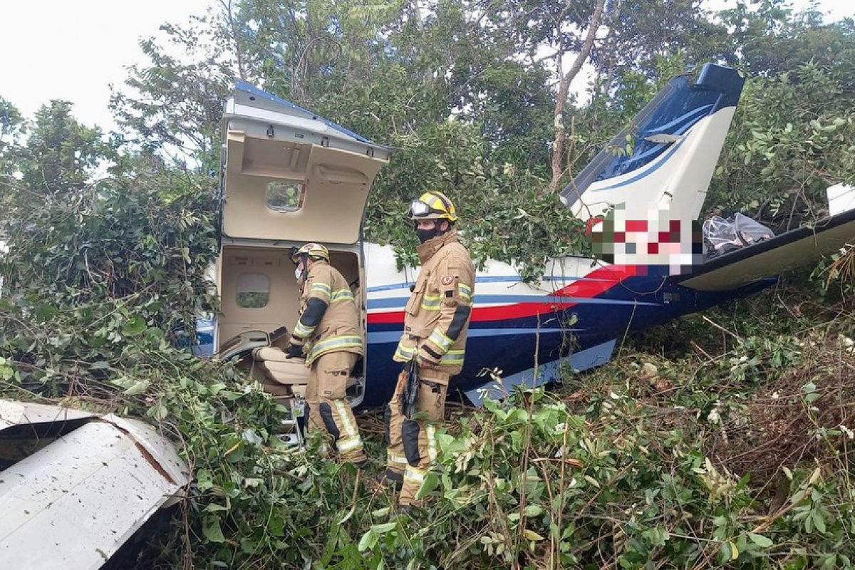 Avião de pequeno porte cai perto do centro de Brasília