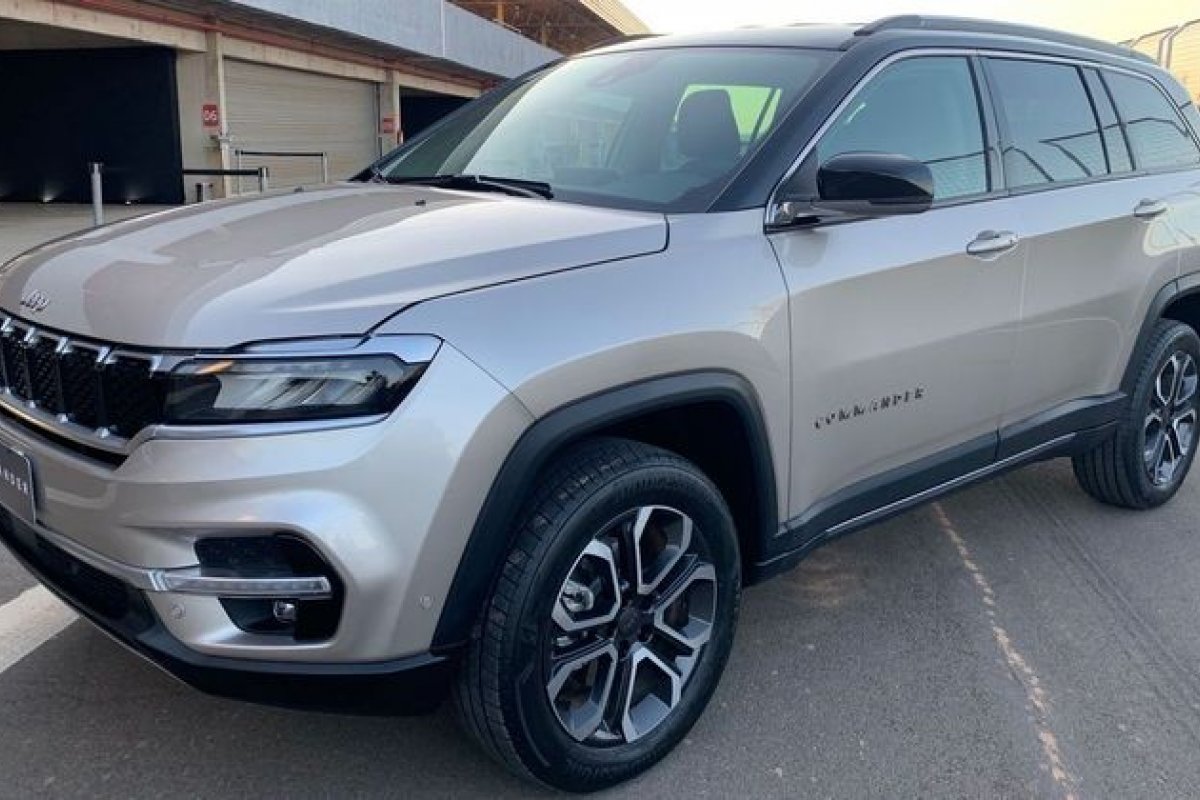 Jeep suspende vendas do Commander após longa fila de espera 