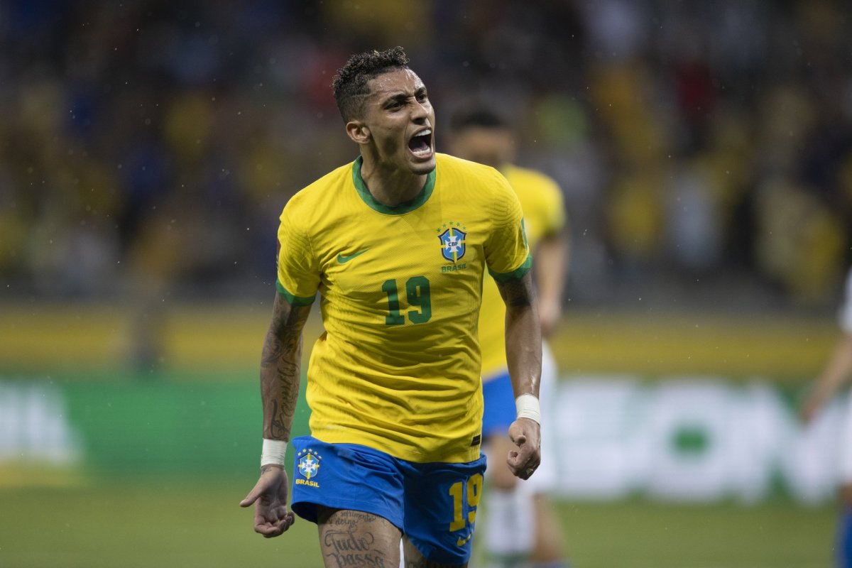 Vídeo: Brasil goleia Paraguai e bate recorde de invencibilidade nas Eliminatórias; veja os gols