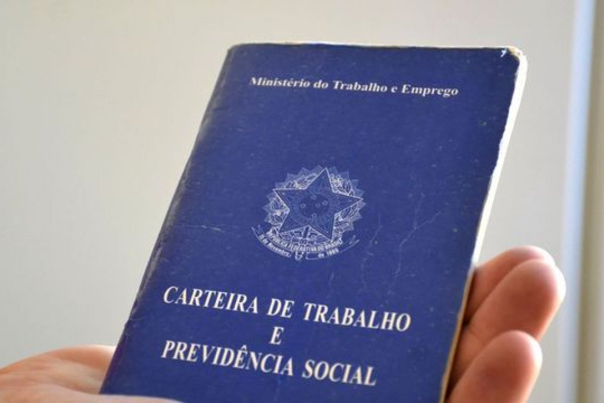 Setor de serviços é responsável por quase metade dos empregos formais criados em 2021