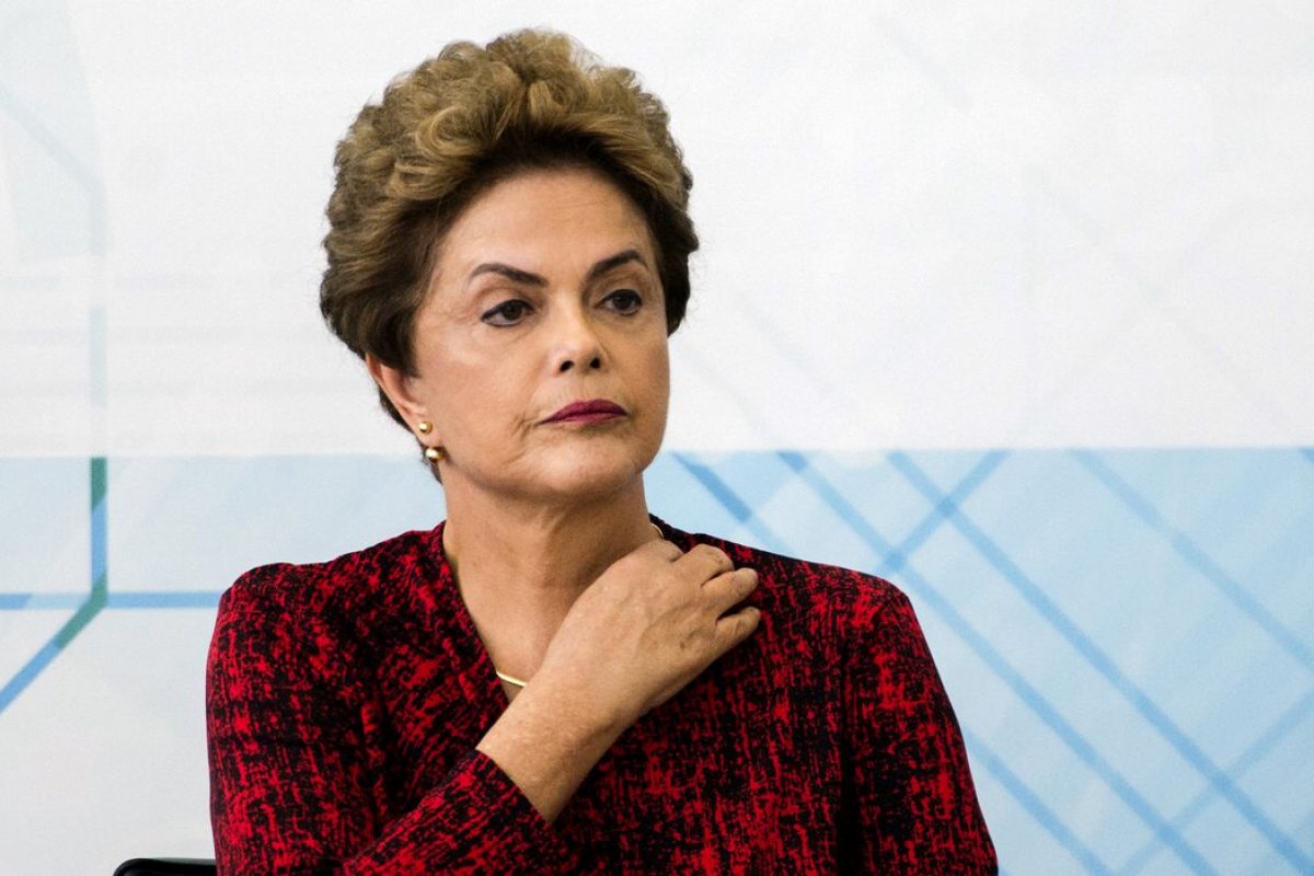 Em artigo, Barroso diz que Dilma sofreu impeachment por falta de apoio político