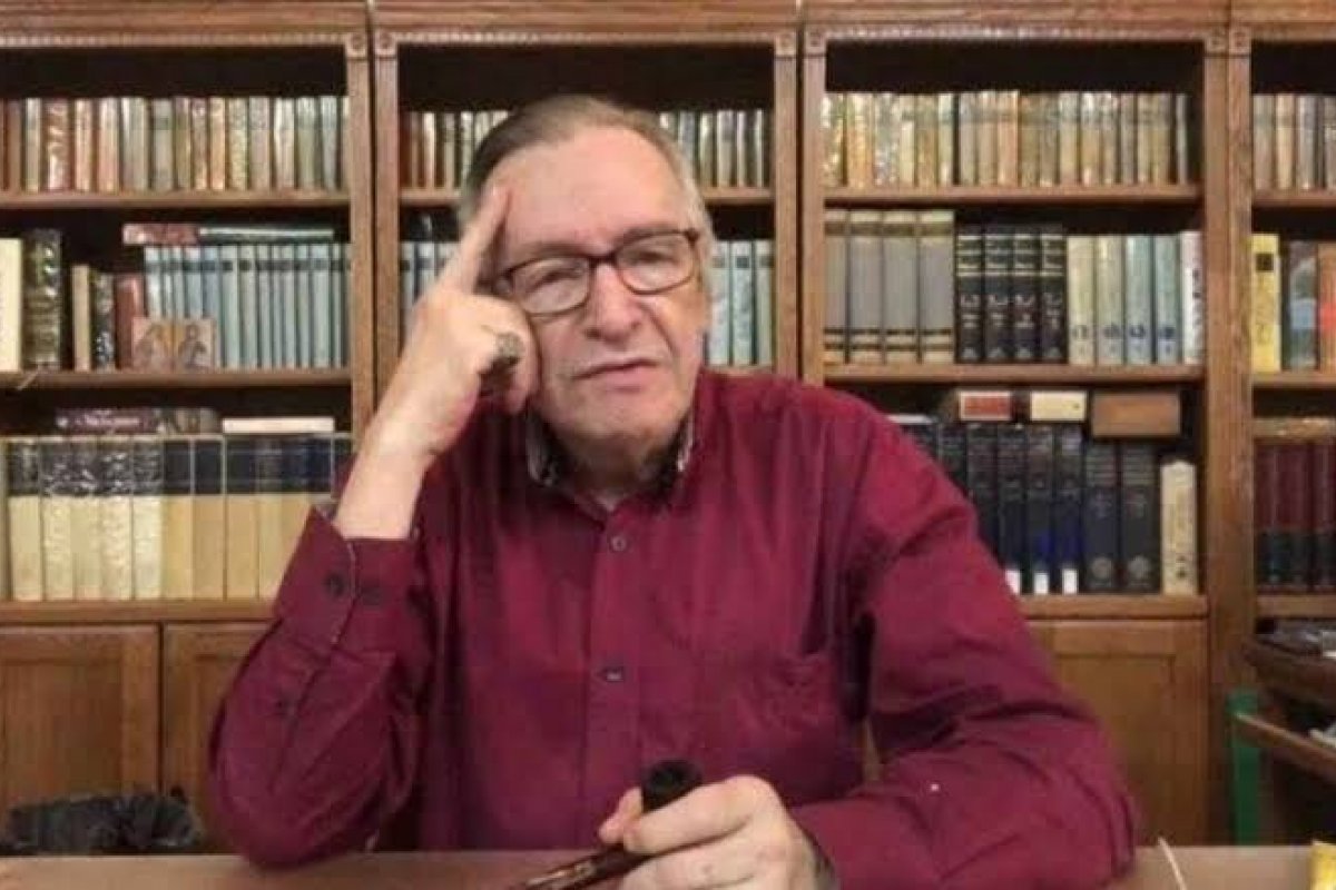 PL coloca Olavo de Carvalho no livro de Heróis da Pátria 