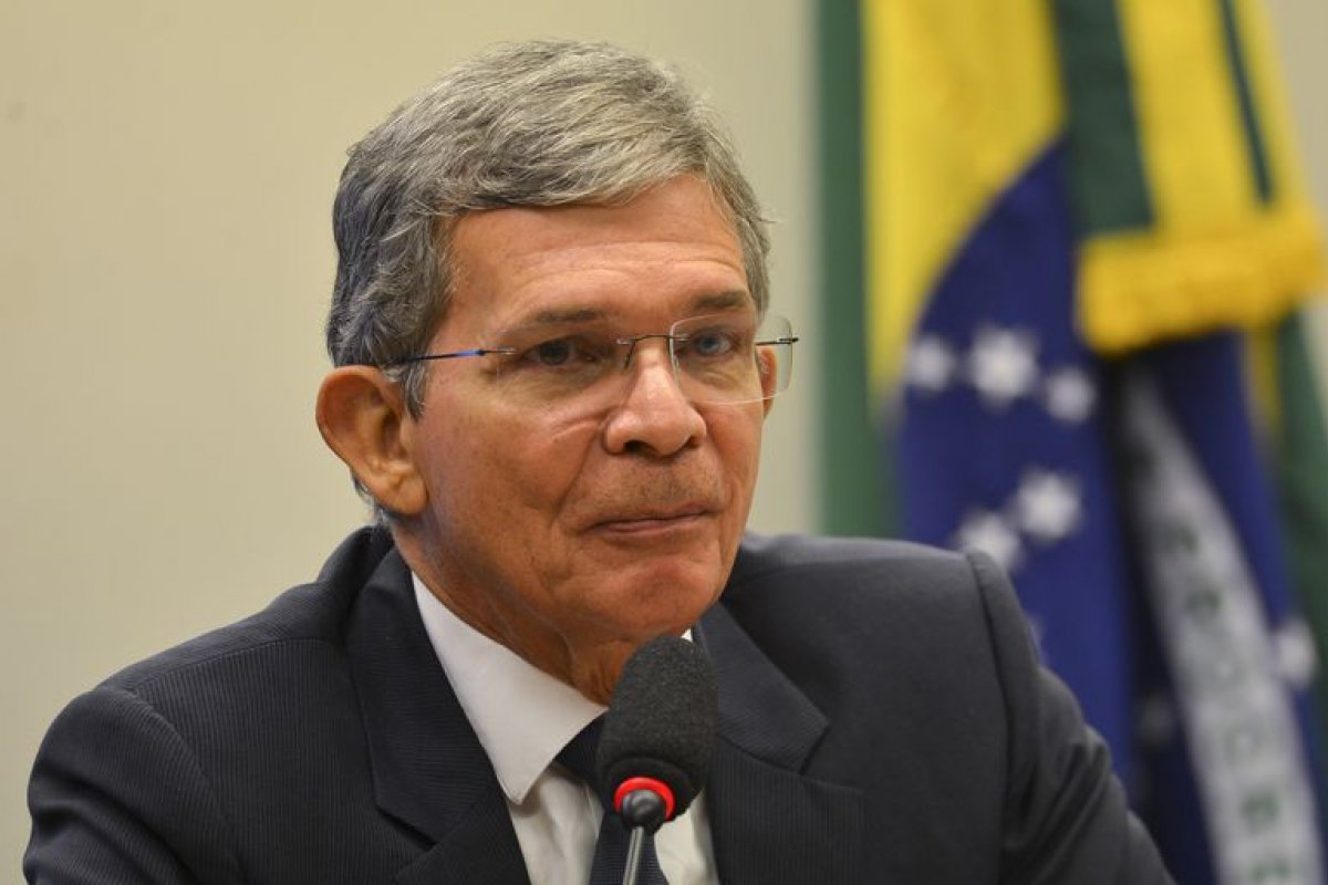 Silva e Luna diz que Petrobras não pode “segurar preços”
